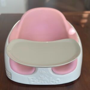 Bumbo Seat with Tray and safety straps in excellent conduction!